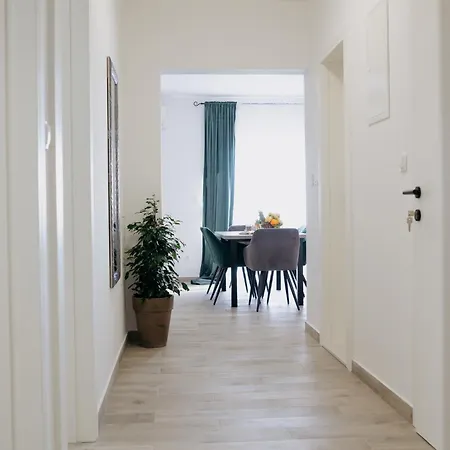 Lila 1 * Kaštela