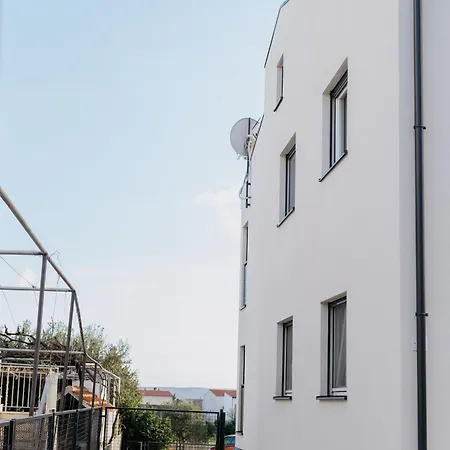 Apartamento Lila 1 *
