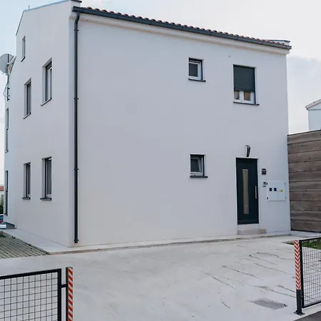 Lila 1 * Kaštela