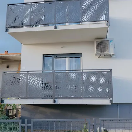 Lila 1 Kaštela