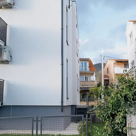 Lila 1 Apartman